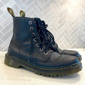 US W size 7 black Dr Martin’s